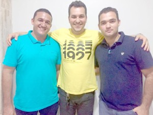 Vereador Jean de Canaã dos Carajás a esquerda, a direita o advogado Dr. Fernando e ao centro o pré-candidato